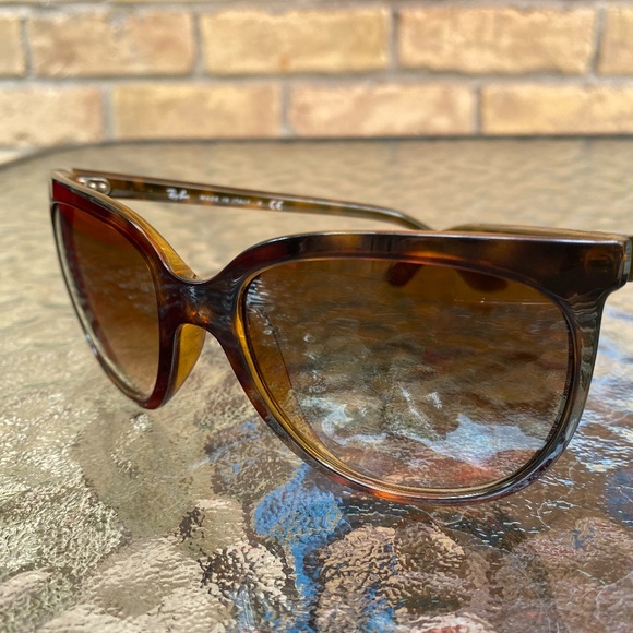 Ray Ban Aviator Sunglasses - Picture 3 of 10